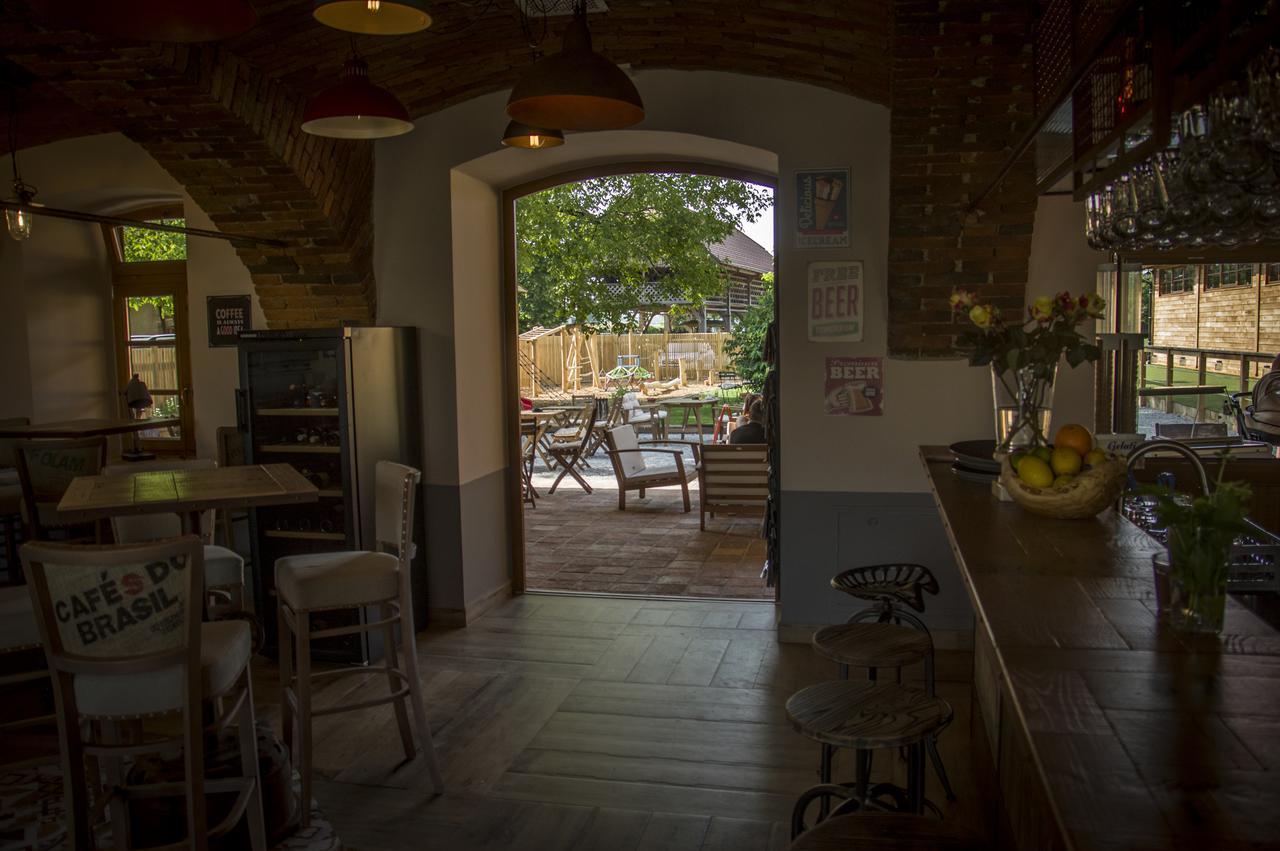 Hostel Hisa Na Travniku Dob 외부 사진